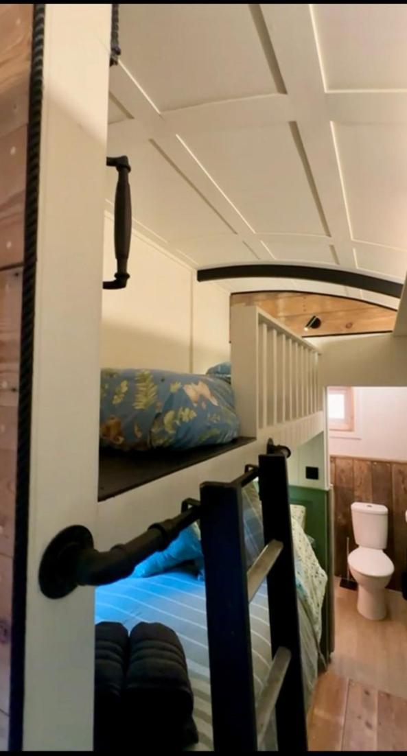 The Holly Hut Hotel Burton  Ngoại thất bức ảnh